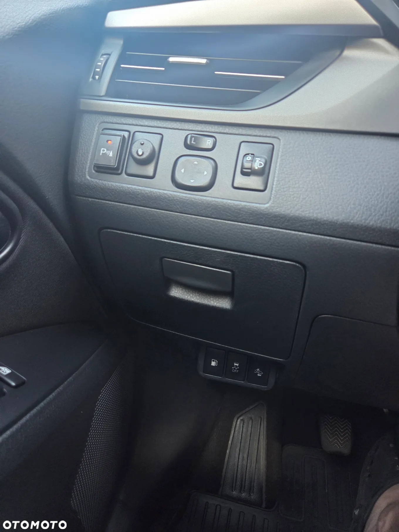 Toyota Avensis 1.8 Active - 27