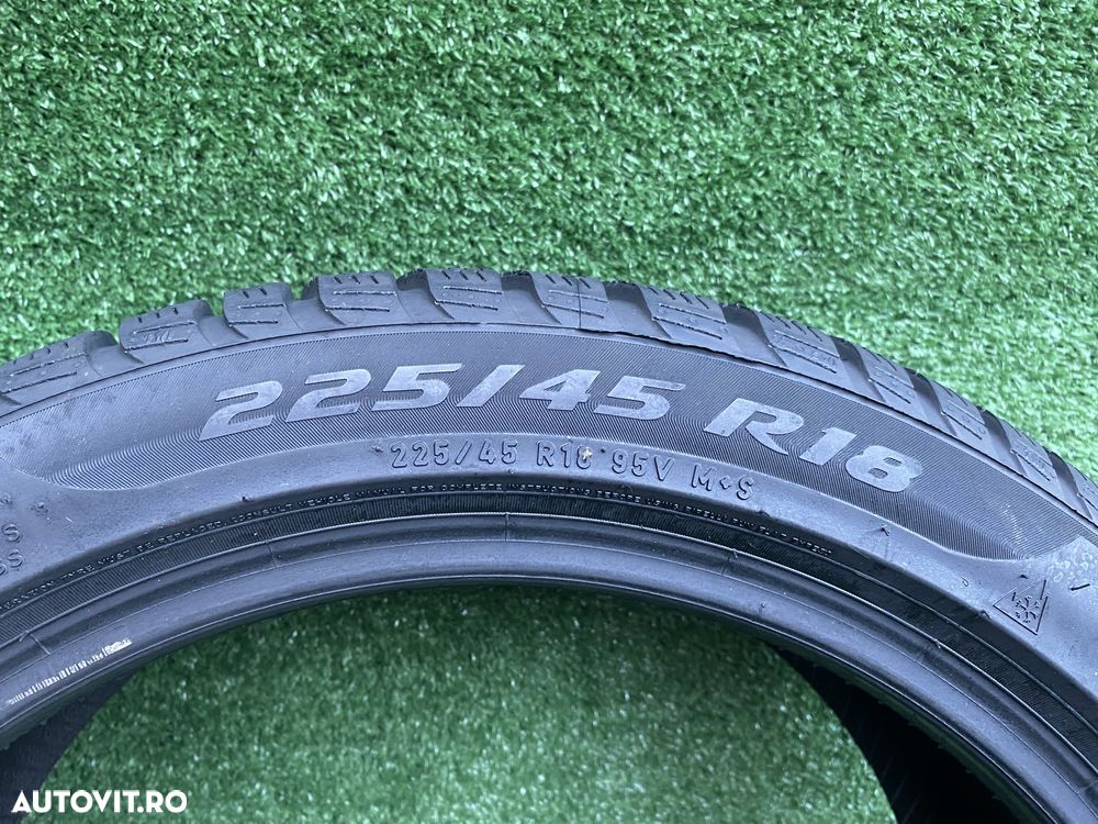Set 2 anvelope iarna Pirelli SOTTOZERO 3 Runflat 225 45 R18 RSC OE BMW - 3
