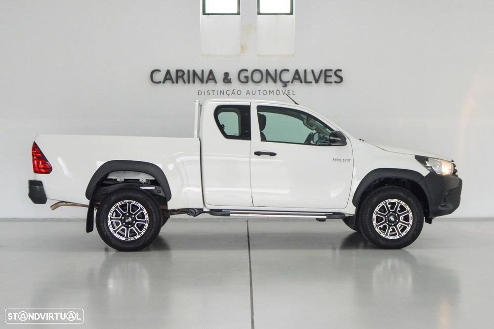 Toyota Hilux 2.4 D-4D 4X2 Cabine Extra 3L - 4