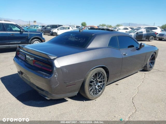 Dodge Challenger - 6