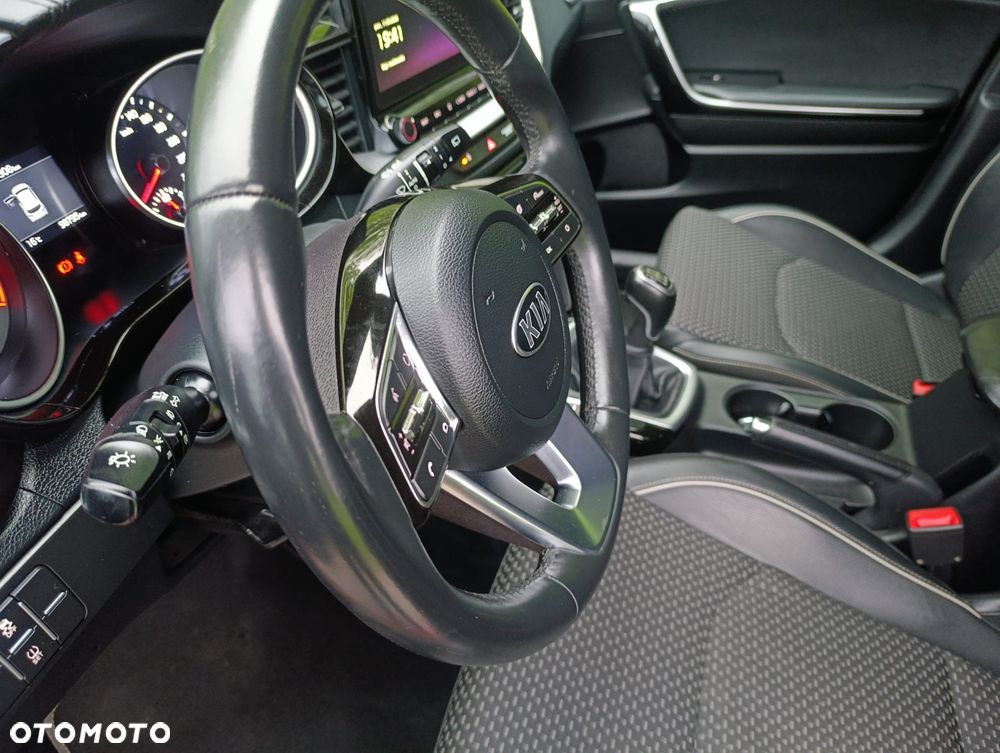 Kia Ceed 1.6 CRDi (48V Mild-Hybrid) Platinum - 15