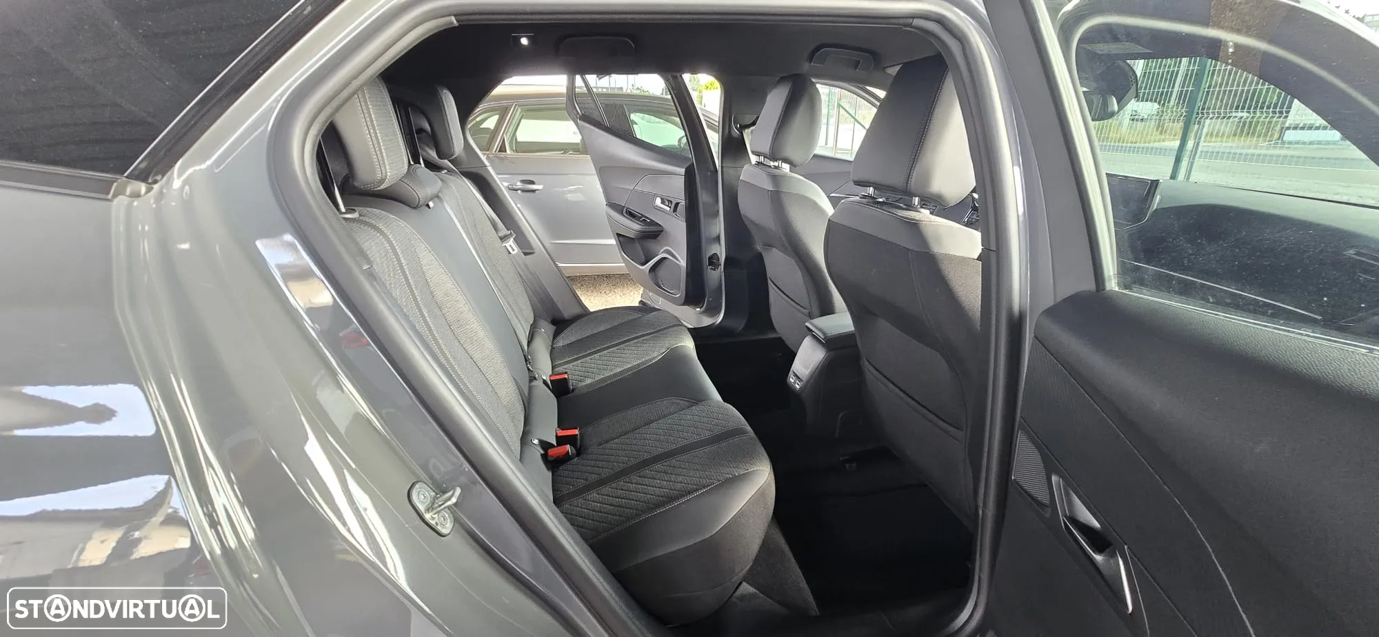Peugeot 2008 PureTech 100 Allure - 32