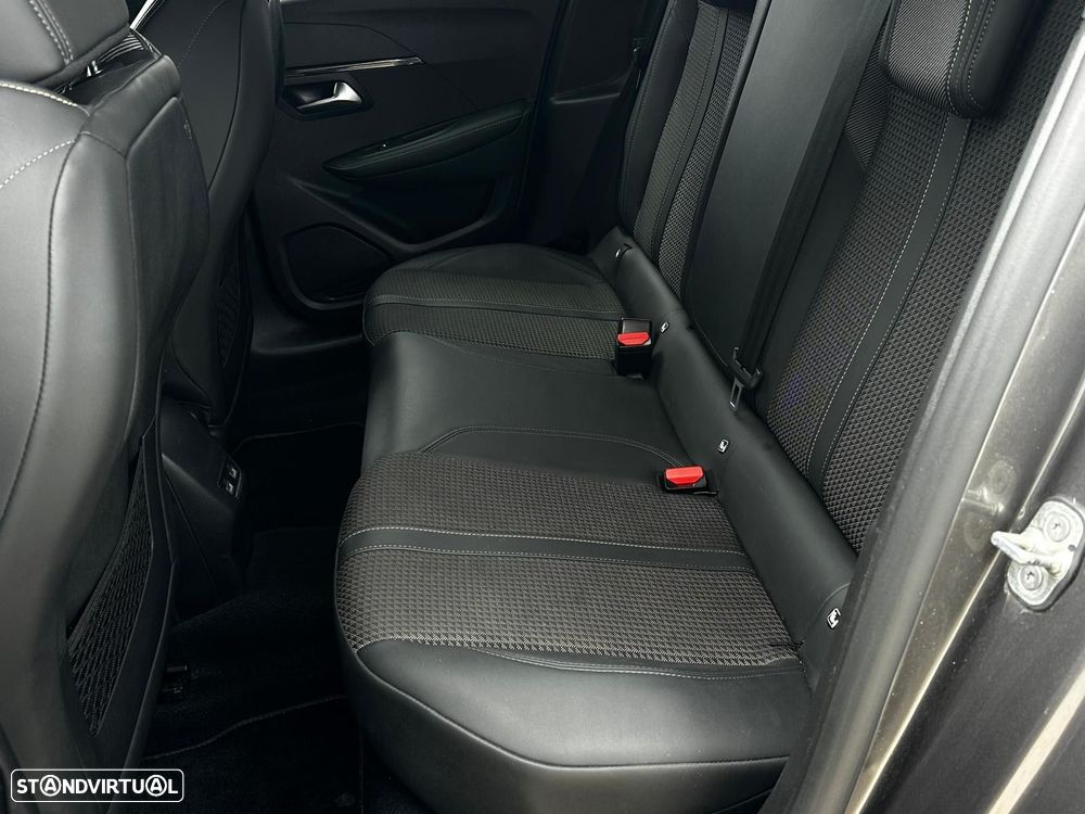 Peugeot 208 1.2 PureTech GT EAT8 - 8