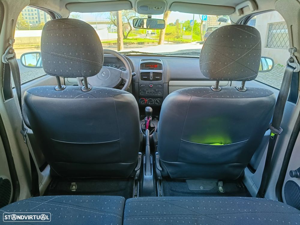 Renault Clio 1.2 16V Confort - 9