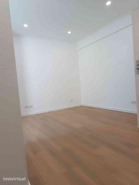 T2 totalmente remodelado águas livres amadora - Grande imagem: 2/8