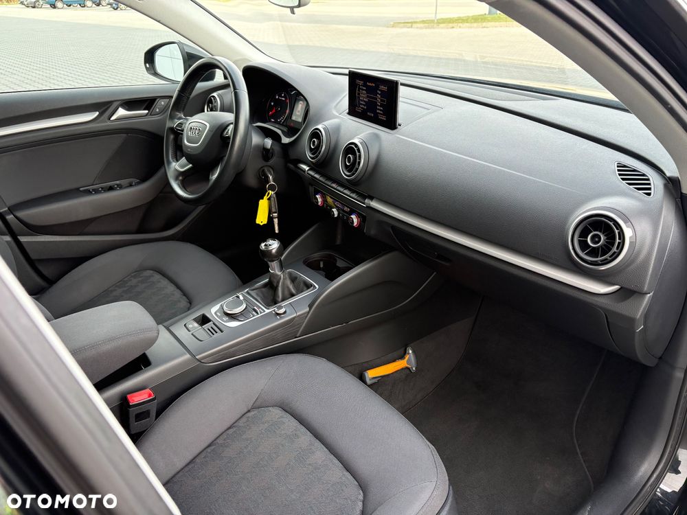 Audi A3 Sportback 1.6 TDI (clean diesel) S line Sportpaket - 29