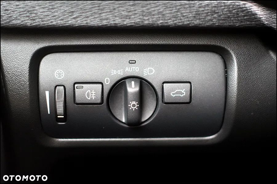Volvo V40 D2 Summum - 31