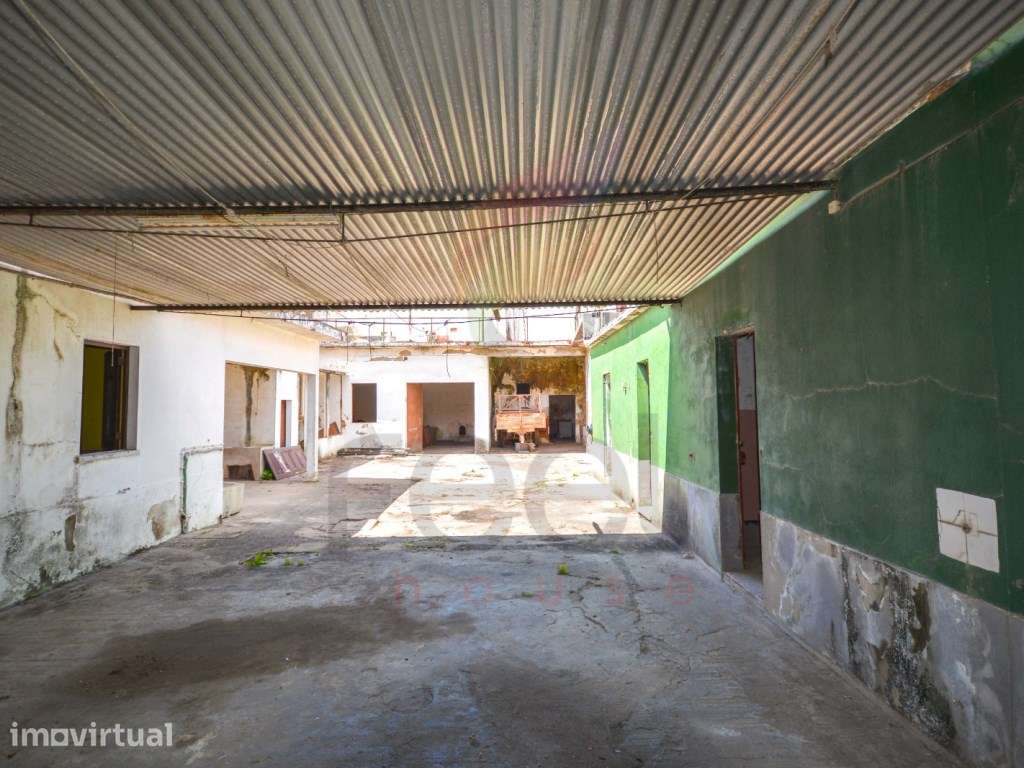 Moradias + Adega para Reabilitação em Almeirim - Grande imagem: 3/37