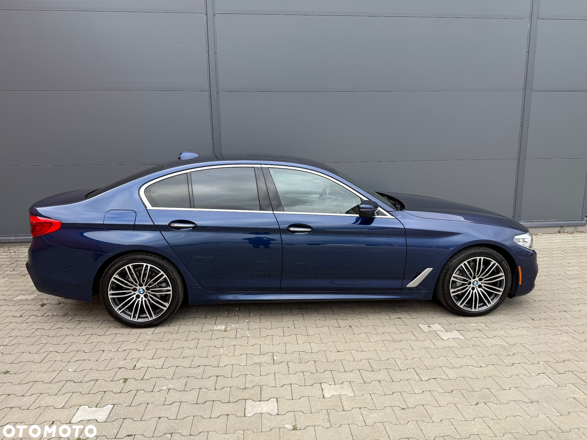 BMW Seria 5 530i xDrive M Sport sport - 12