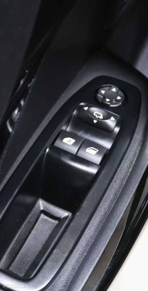 Peugeot 208 1.2 PureTech GT Line - 12