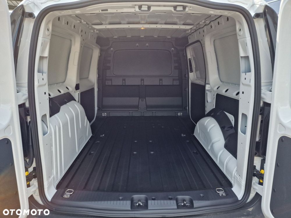 Volkswagen Caddy Maxi Cargo 2.0 TDI Manual - 9