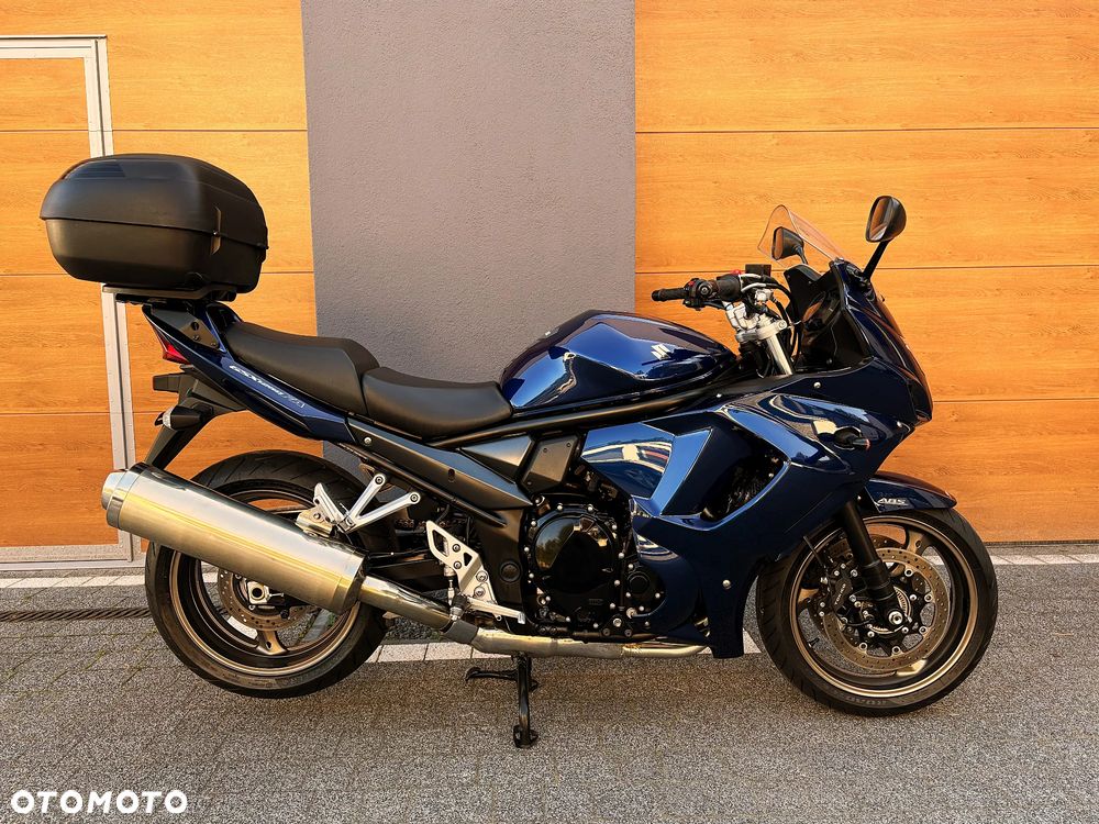 Suzuki GSX - 2
