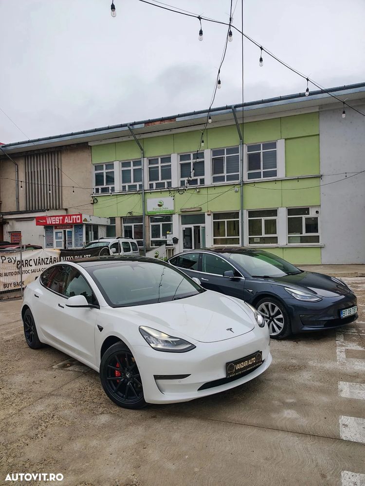 Tesla Model 3 - 1