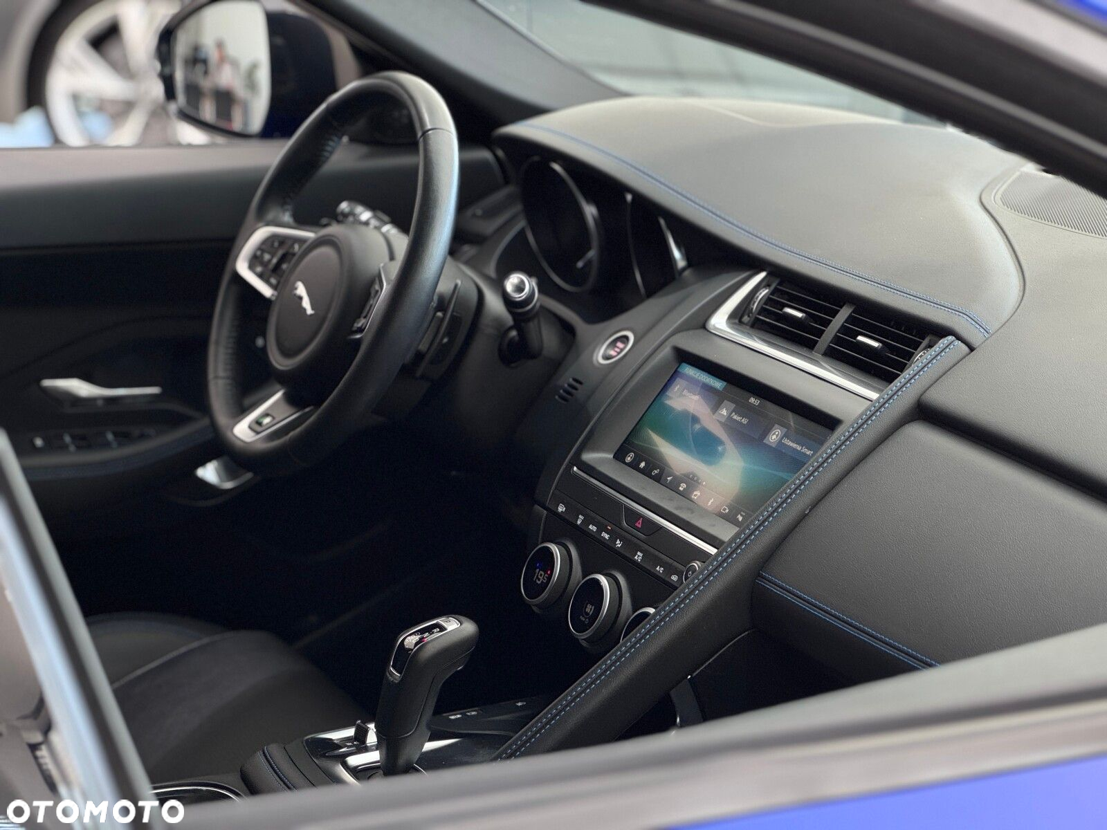 Jaguar E-Pace 2.0 i4D AWD R-Dynamic S - 37