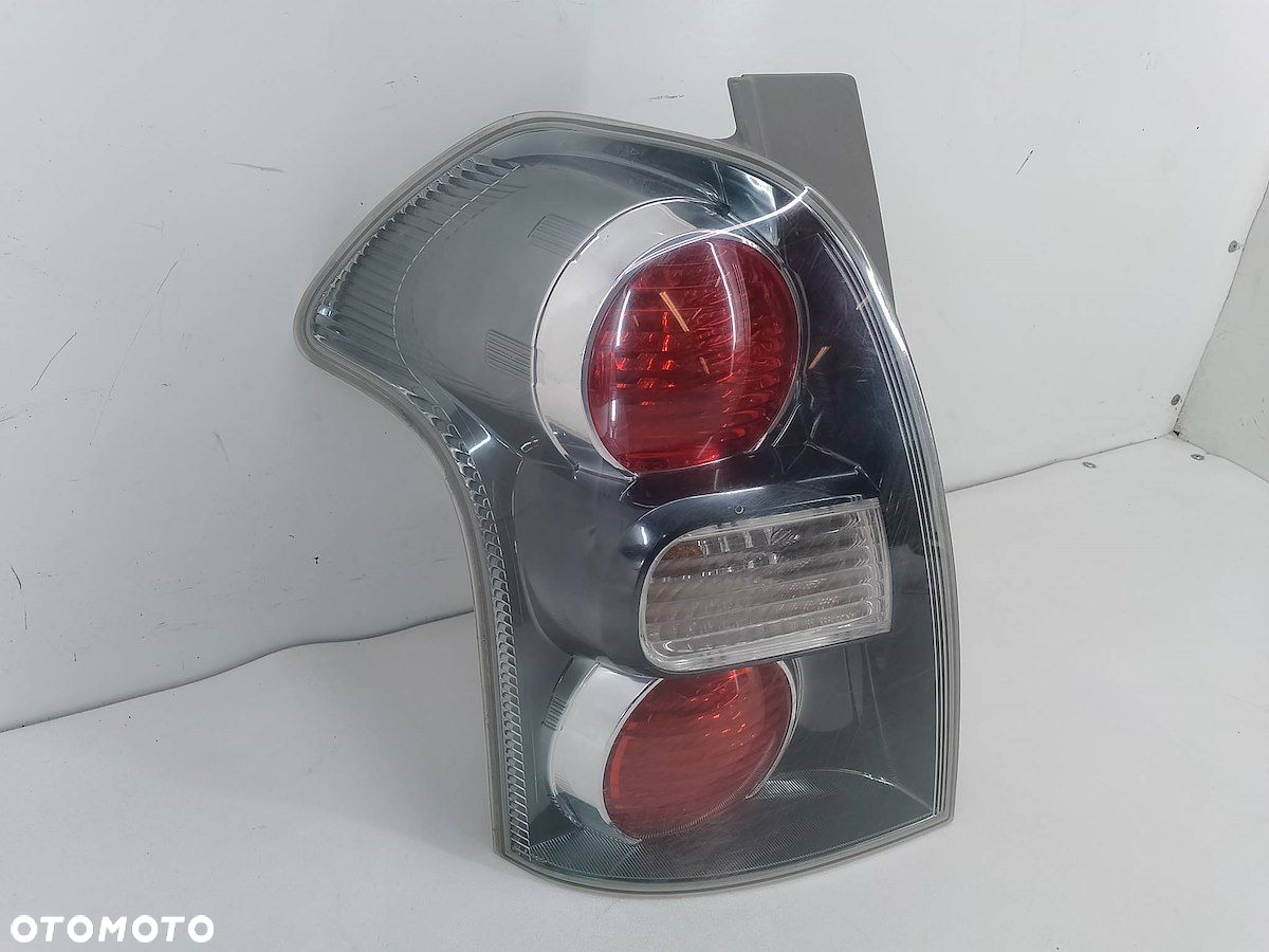LAMPA TYLNA LEWA TOYOTA COROLLA VERSO II 2.2 D-4D - 5