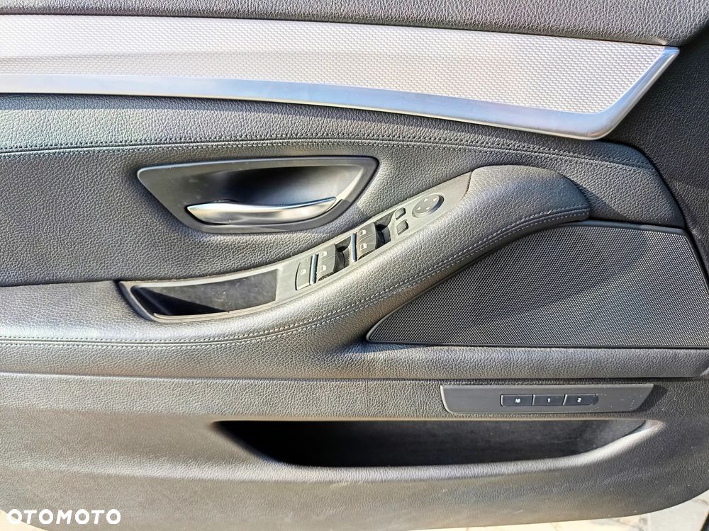 BMW Seria 5 530d xDrive Luxury Line - 33