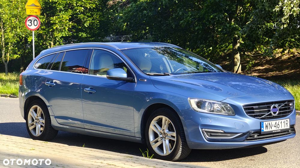Volvo V60 D6 AWD Plug-in Hybrid Summum - 4