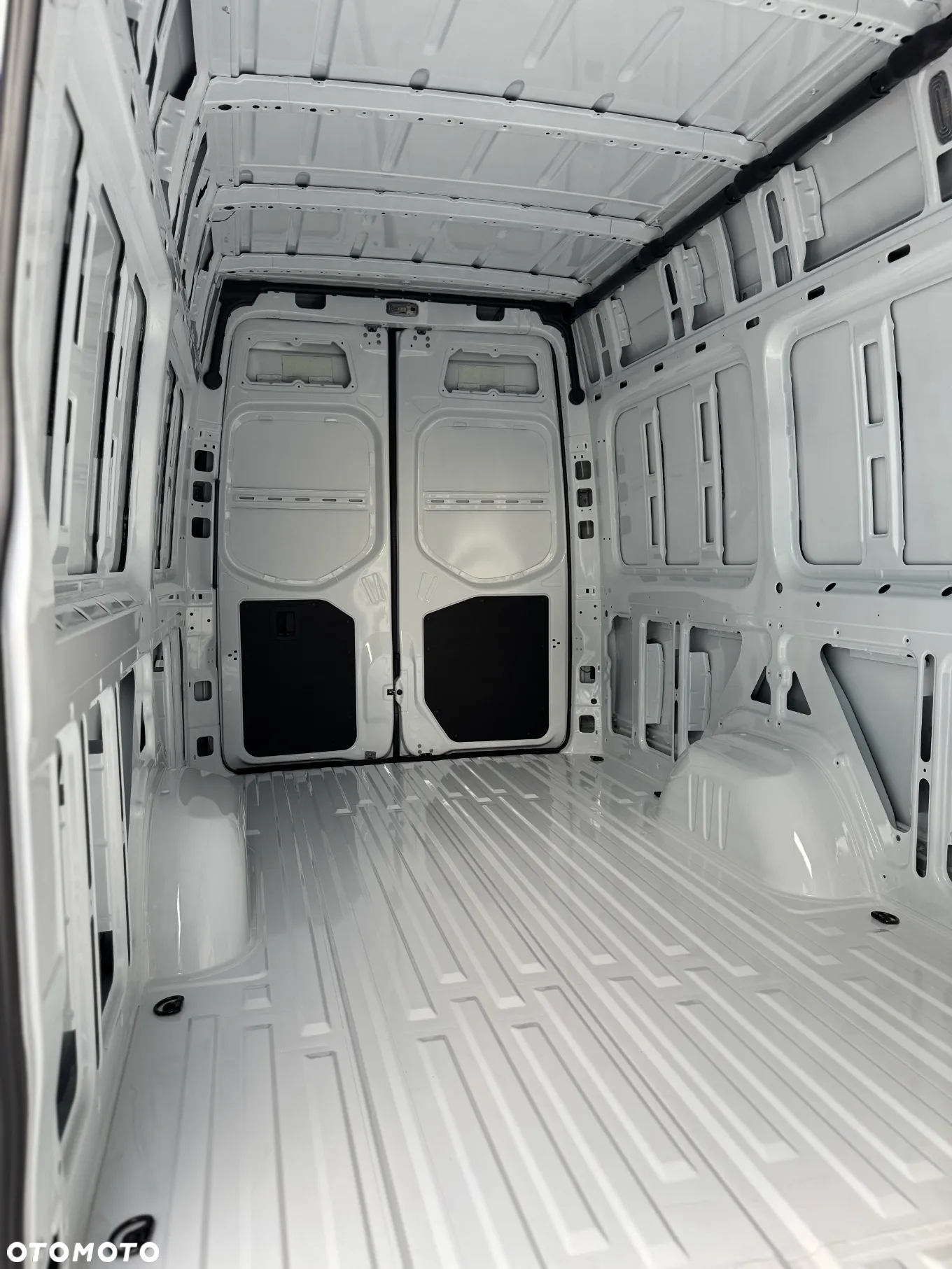 Mercedes-Benz Sprinter - 17
