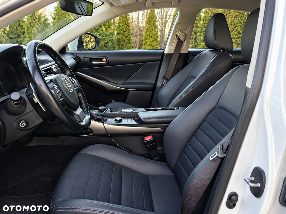 Lexus IS 200t / 300 Elegance - 6