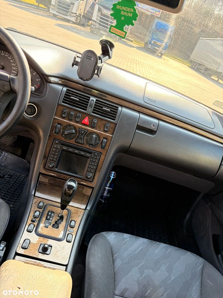 Mercedes-Benz Klasa E - 18