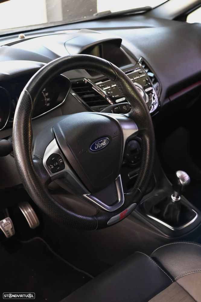 Ford Fiesta 1.6 T ST - 15