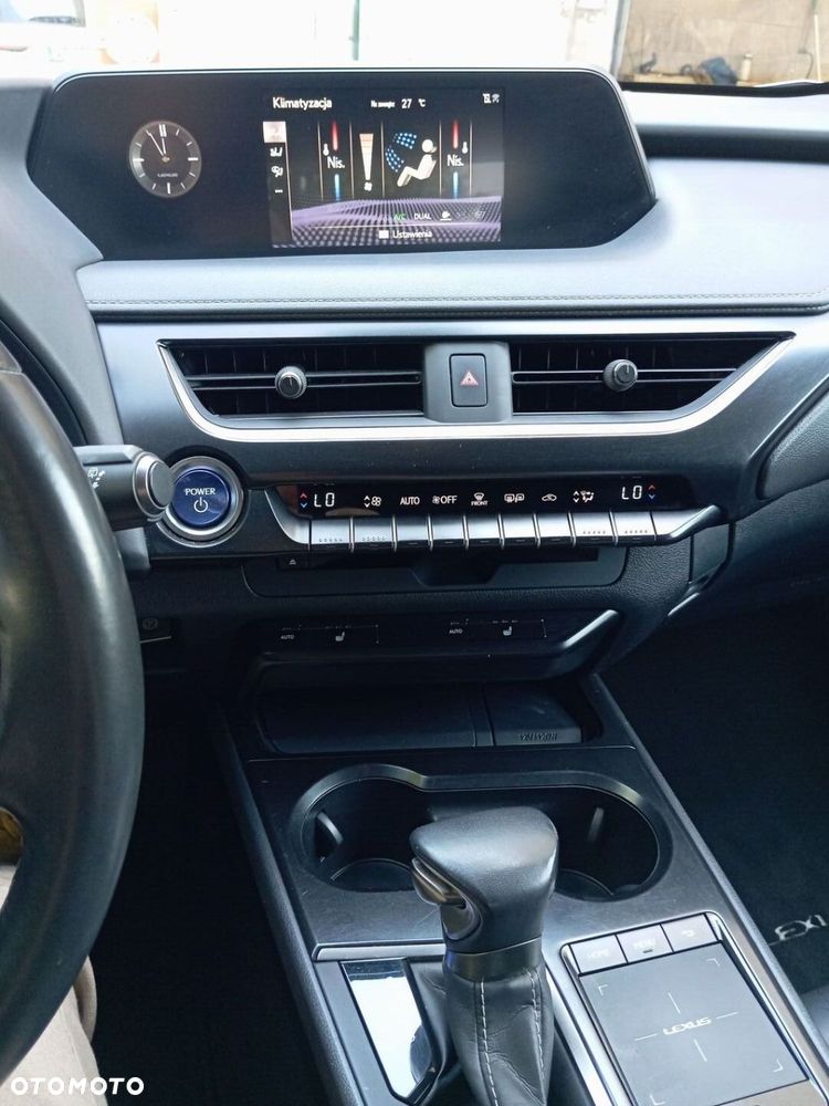 Lexus UX - 18