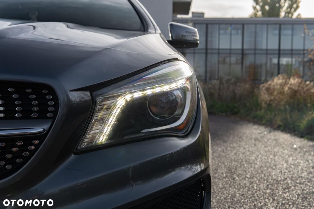 Mercedes-Benz CLA 250 7G-DCT AMG Line - 35