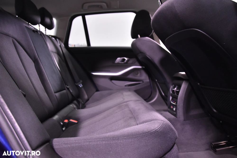 BMW Seria 3 320i Touring Aut. - 12