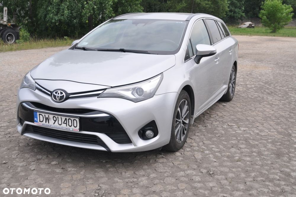 Toyota Avensis 2.0 D-4D Selection - 1