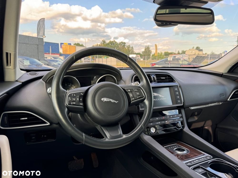 Jaguar F-Pace 35t AWD Prestige - 11