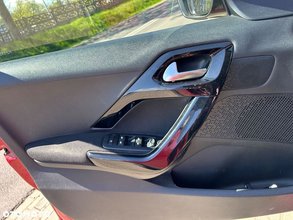 Peugeot 2008 BlueHDi 100 STOP & START Signature - 15