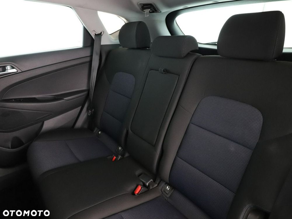 Hyundai Tucson 2.0 CRDI BlueDrive Style 2WD - 18