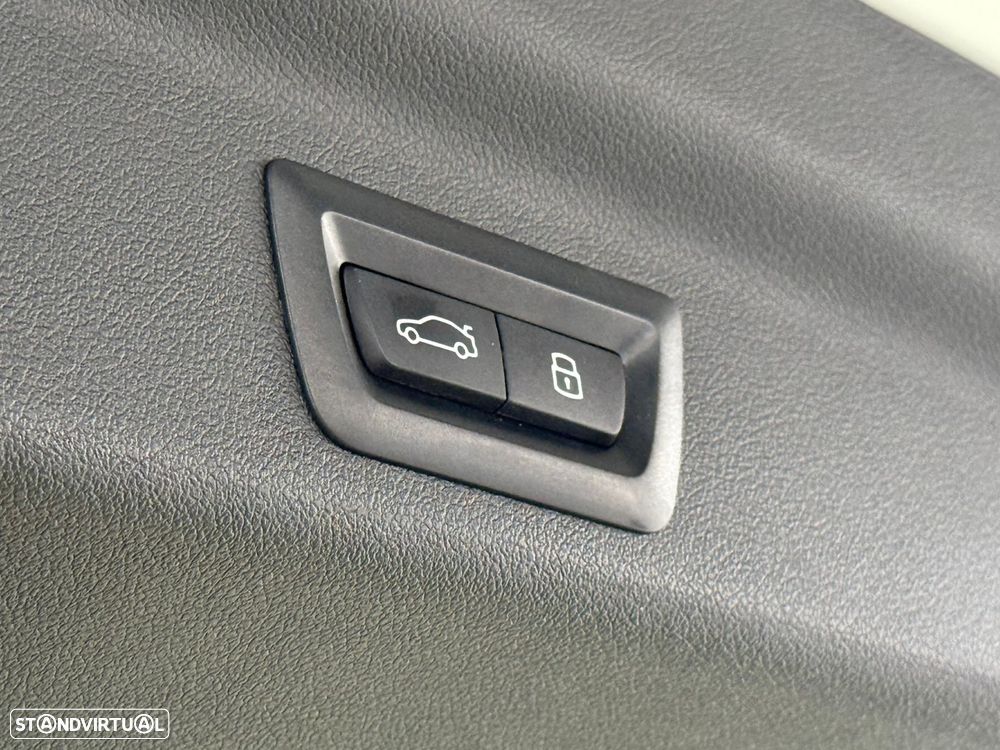 BMW iX1 eDrive20 Pack Desportivo M - 35