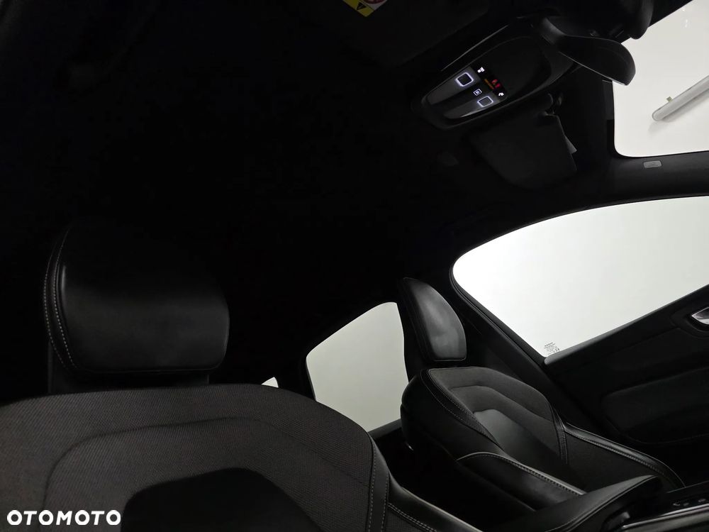 Volvo XC 60 B4 D AWD Plus Dark - 27