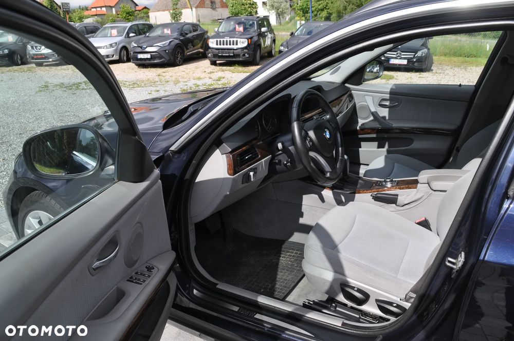 BMW Seria 3 330d xDrive DPF Edition Sport - 12