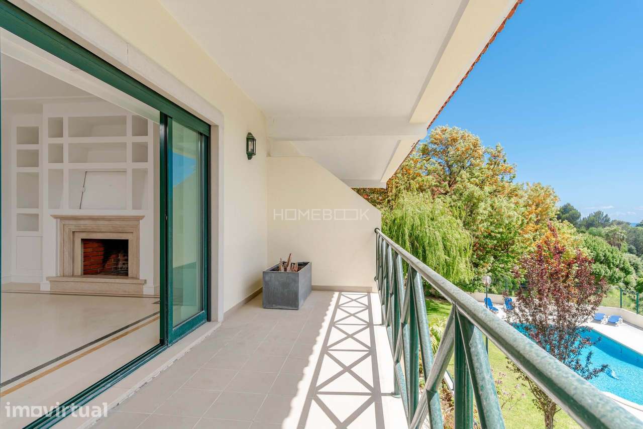 Duplex T3 com Zona Social no Piso Superior e Vista Mar | Monte Estoril - Grande imagem: 2/60