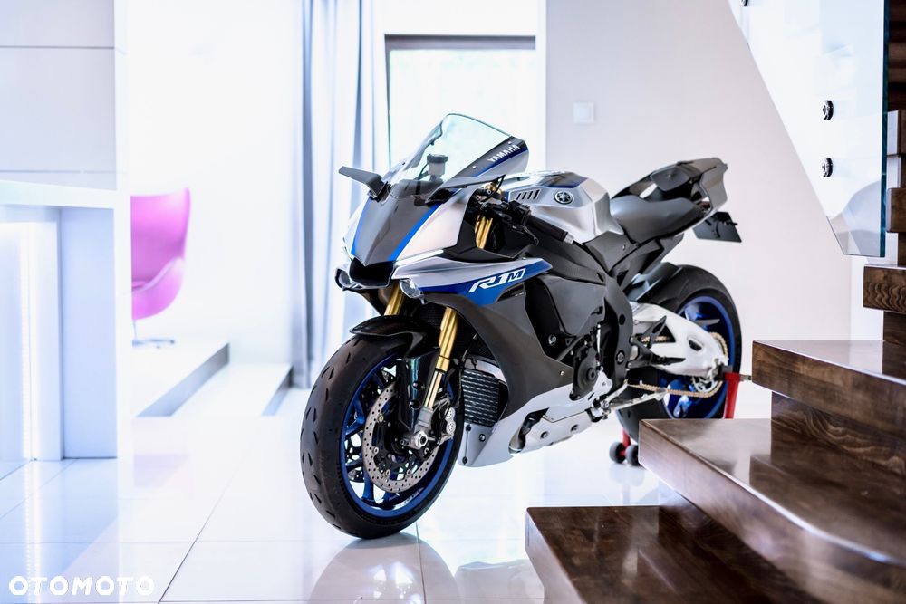 Yamaha R1 - 1