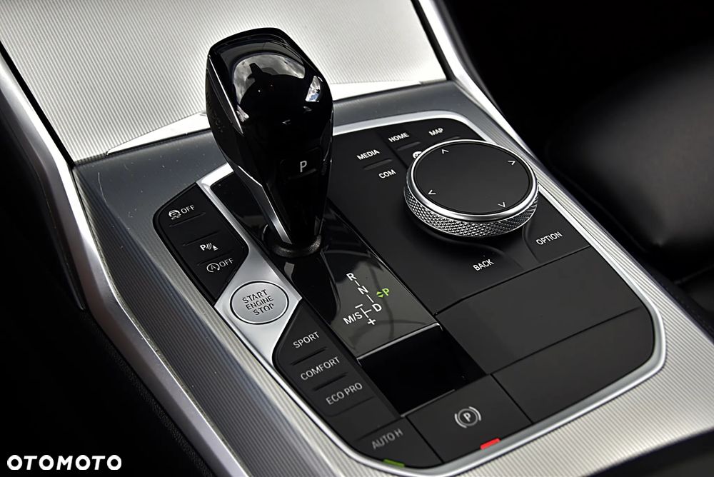 BMW Seria 3 330i xDrive - 30