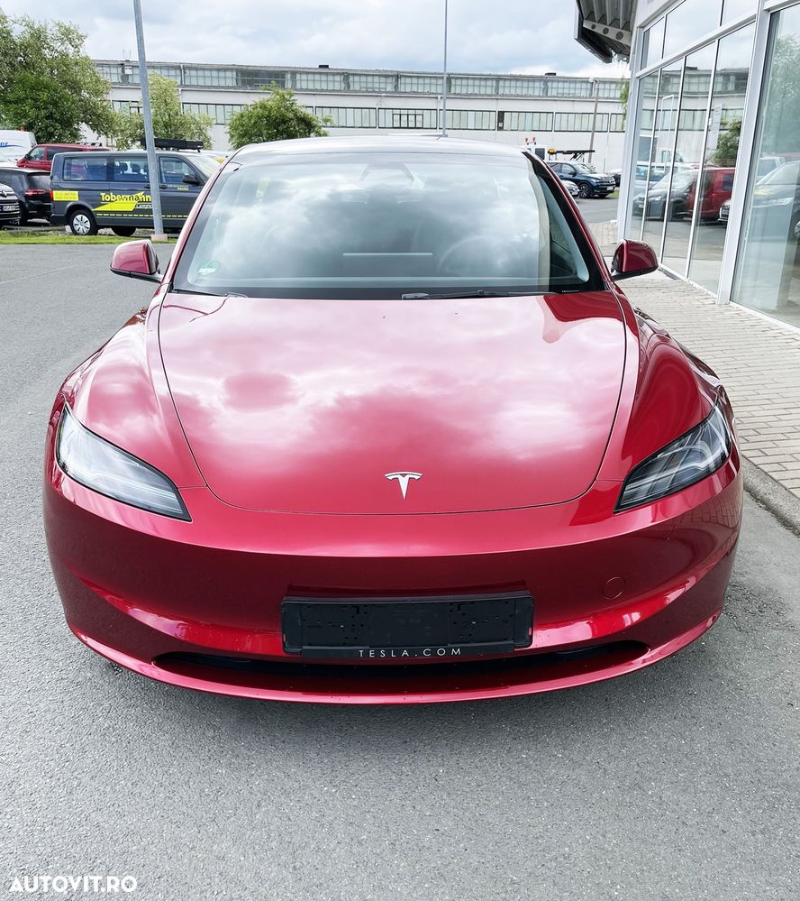 Tesla Model 3 - 1