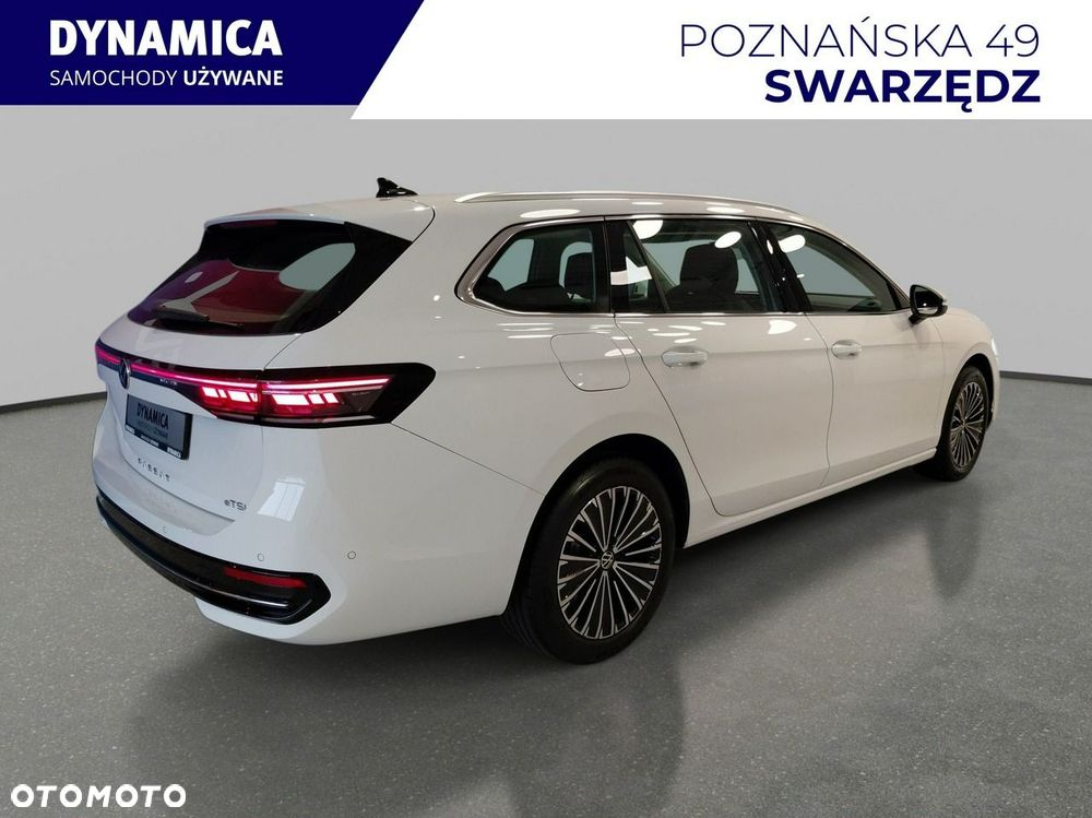 2025 Volkswagen Passat Variant, photograph 7