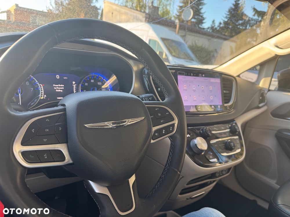 Chrysler Pacifica - 10