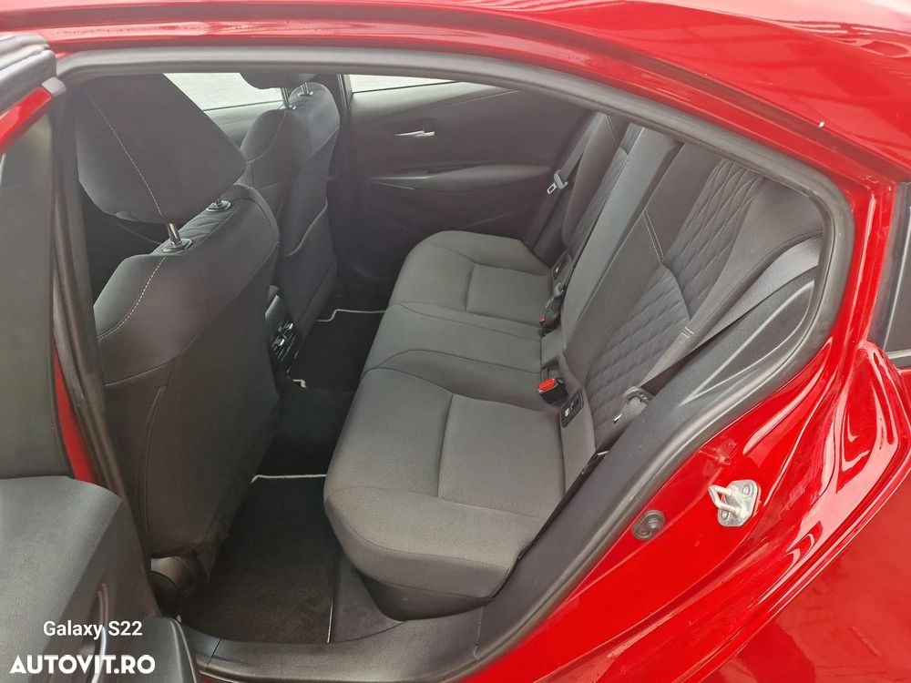 Toyota Corolla Sedan 1.8 HSD Business - 18