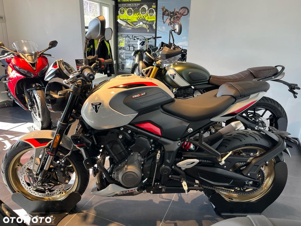 Triumph Trident - 30