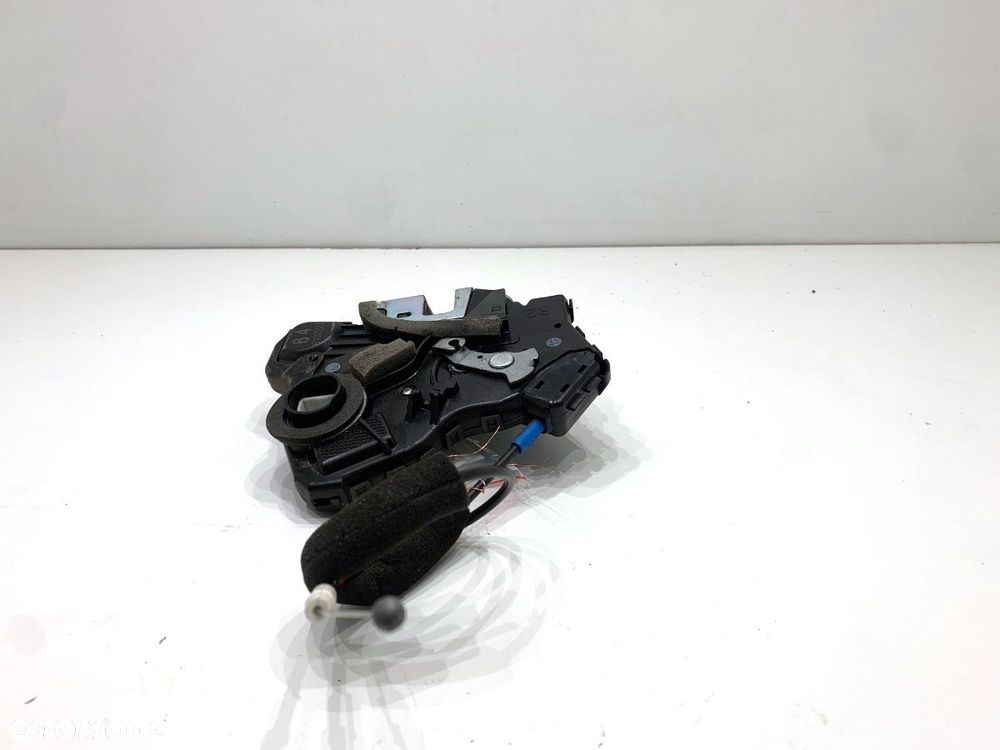 ZAMEK DRZWI PRAWY PRZÓD  TOYOTA LAND CRUISER PRADO (_J12_) 2002 - 2010 3.0 D-4D (KDJ120, KDJ125, - 2