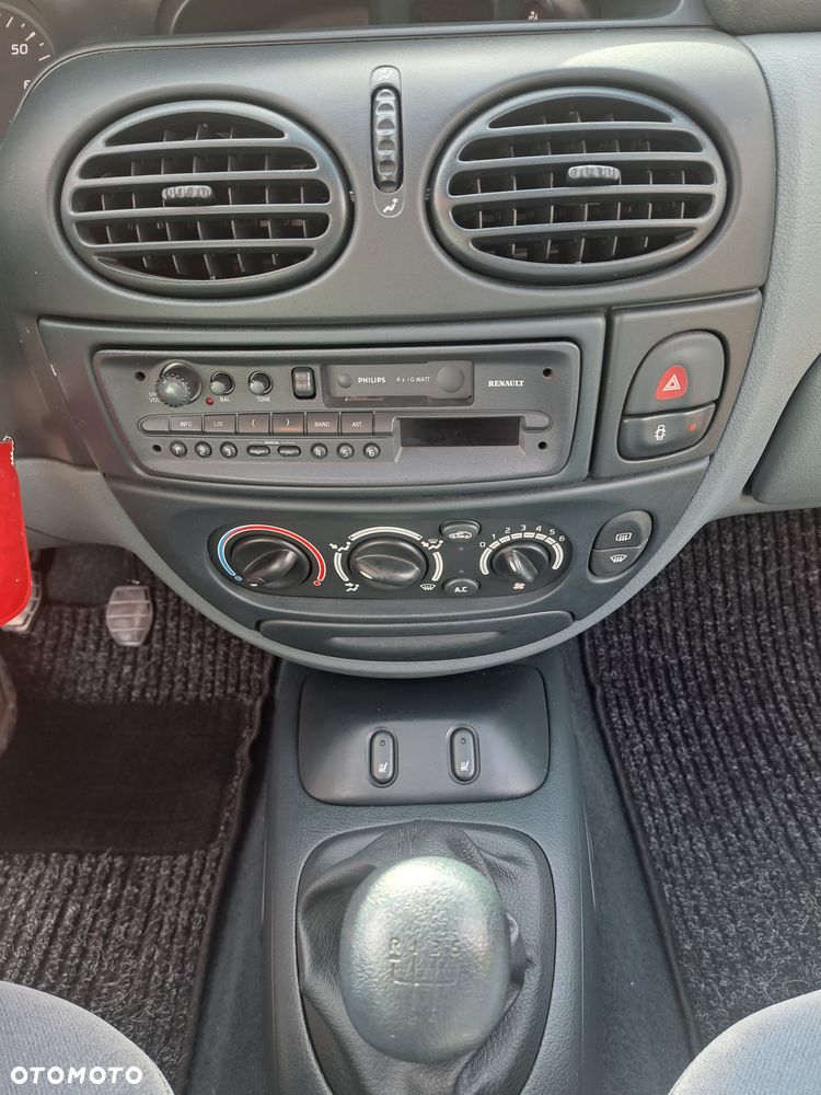 Renault Megane 2.0 RT - 27