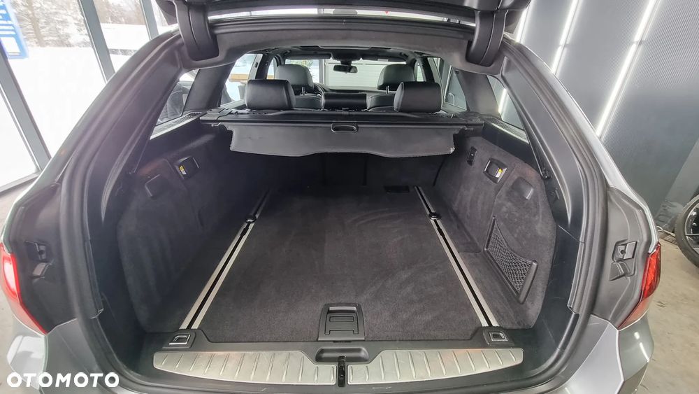 BMW Seria 5 M550d xDrive Sport-Aut - 22