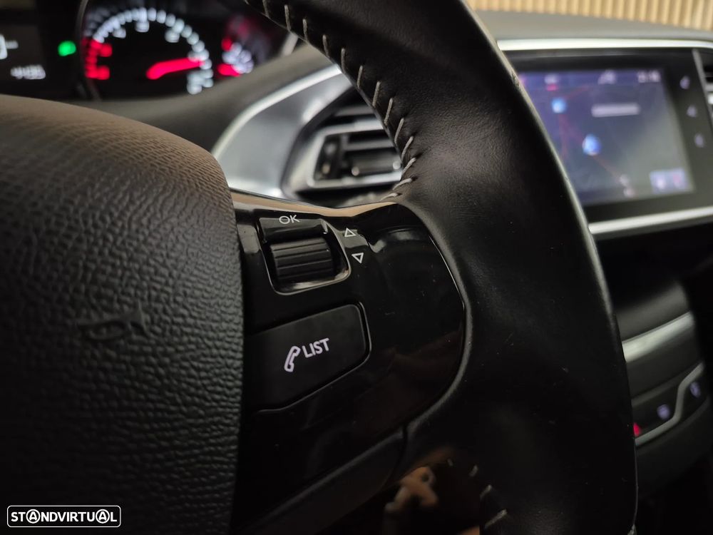Peugeot 308 1.6 BlueHDi Allure J17 - 26
