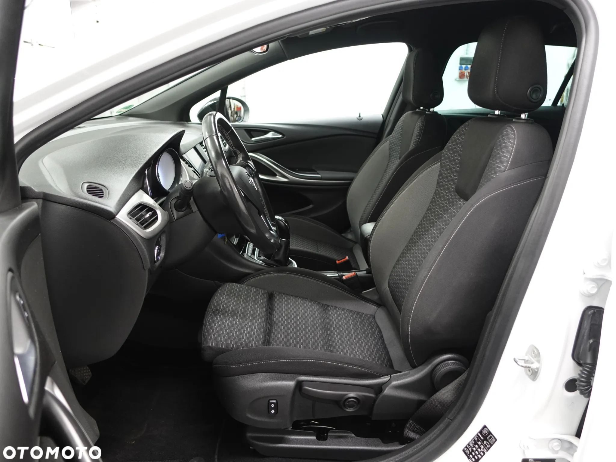 Opel Astra 1.2 Turbo Start/Stop Sports Tourer Edition - 23