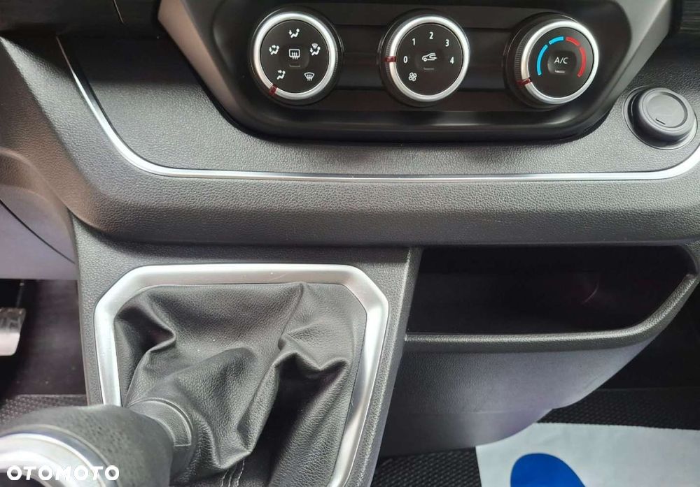 Renault Trafic - 22