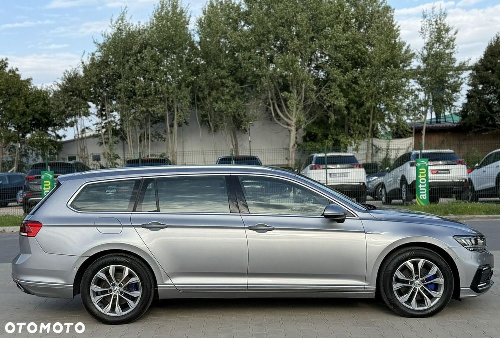 Volkswagen Passat - 11